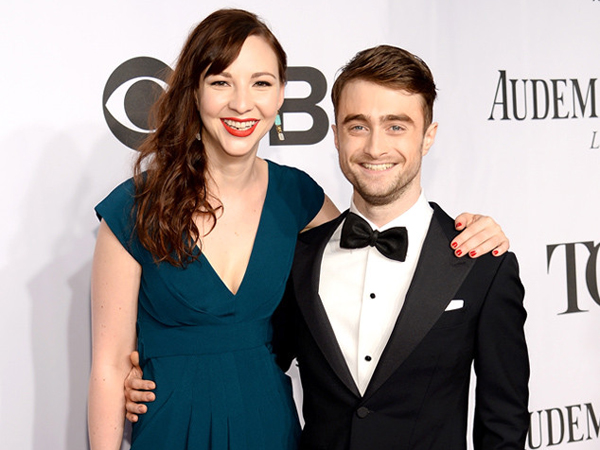 Daniel Radcliffe Mulai Berani Umbar Kemesraan dengan Sang Kekasih Erin Darke